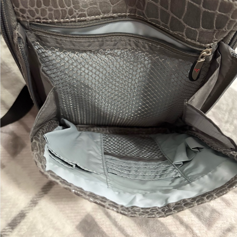 Travelon Grey Croc Anti-theft Sling Crossbody Bag with Passport Wallet NWT - Picture 5 of 11